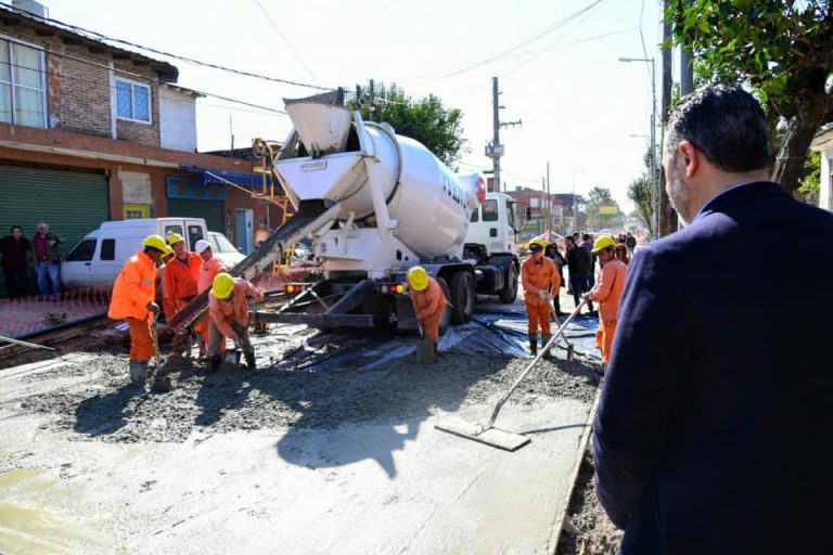 CALLE SAN LORENZO: El intendente recorrió las obras