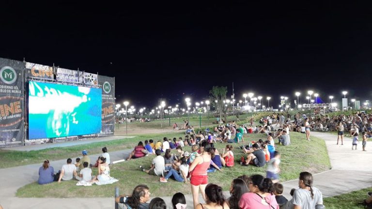 Merlo: Más de 10 mil personas estuvieron en la última edición de “Cine Bajo el Universo”