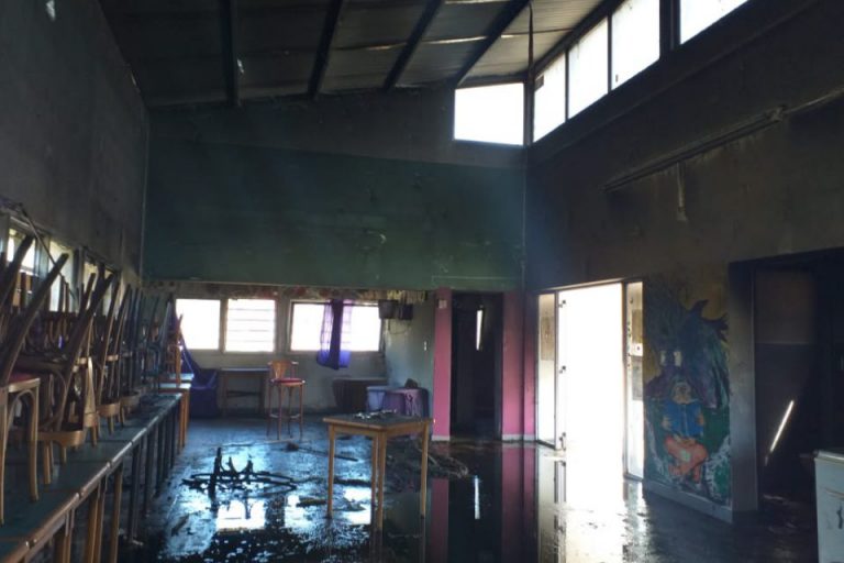 Se incendió la Casa Joven de Moreno: investigan si fue intencional
