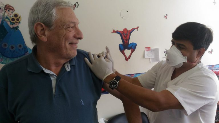 Aldo Bonzi: Jornada de vacunación en el Centro de Jubilados