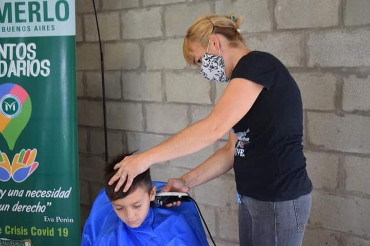 Solidaridad en Merlo: Siguen las jornadas gratuitas de peluquería para niños