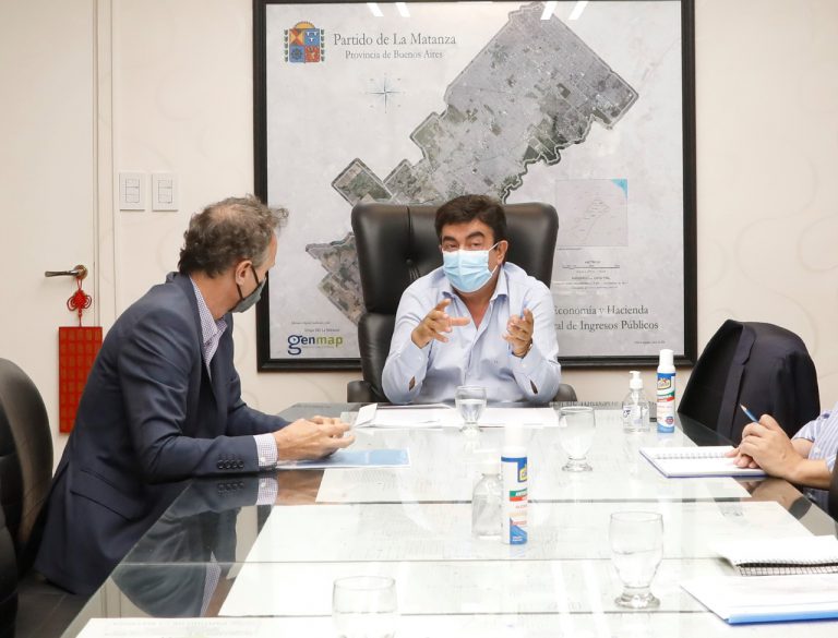 El intendente, Fernando Espinoza, mantuvo una reunión con el ministro de Obras Públicas de la Nación, Gabriel Katopodis, para supervisar y ahondar en la planificación, avance y ejecución de las obras que se están llevando a cabo en el municipio y que forman parte de un megaplan de inversión.