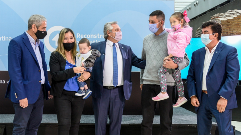 El Presidente Alberto Fernández firmó un convenio para la entrega de viviendas en La Matanza