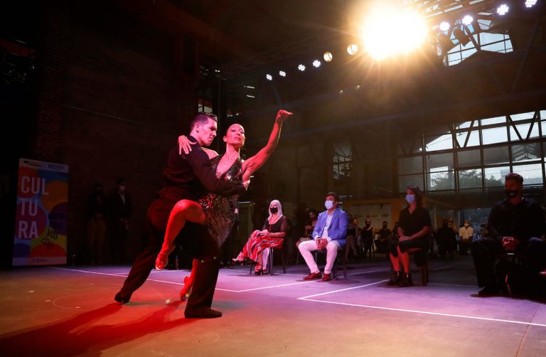 Fernando Espinoza presenció la clase de Mora Godoy para artistas de tango de La Matanza