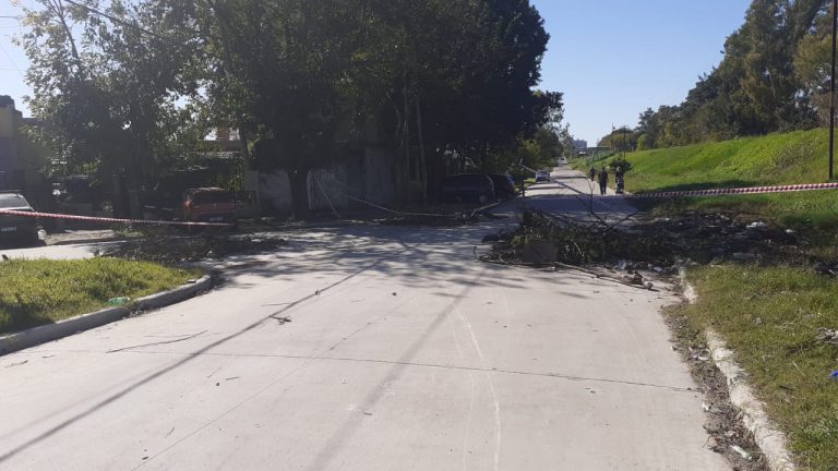Aldo Bonzi: Vecinos cortaron una calle para exigir mejoras en el lugar