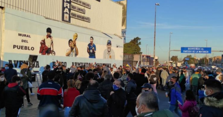 Inauguraron el mural de Diego Armando Maradona en Villa Luzuriaga