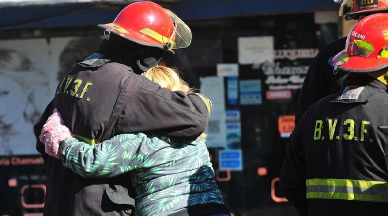 Tragedia en Caseros: El gobierno bonaerense decretó tres días de duelo por la muerte de los bomberos