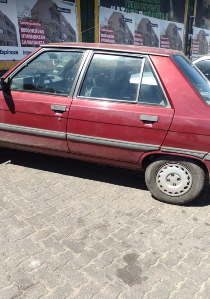 Se busca un auto robado en Tapiales