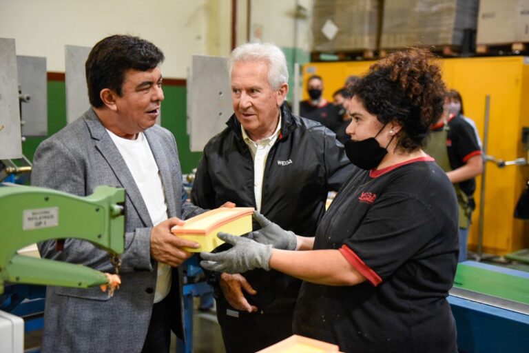Industria en La Matanza: Fernando Espinoza visitó la planta de WEGA