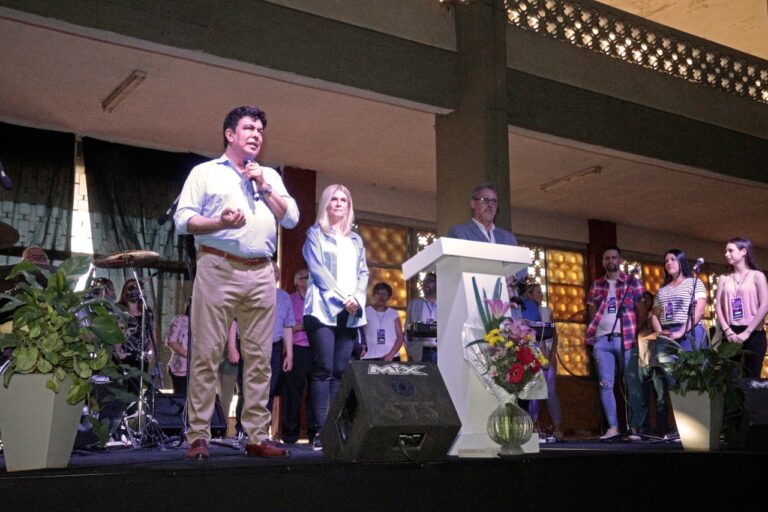 Aldo Bonzi: Fernando Espinoza y Verónica Magario participaron del festejo por el Día de las Iglesias Evangélicas