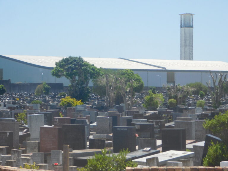 TABLADA: Otro nuevo derrumbe del paredón del Cementerio Israelita