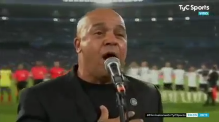 Orgullo nacional: Fabio Santana cantó el himno a capela en el partido de Argentina vs Colombia