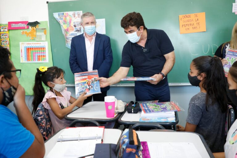 “A la escuela mejor con libros”: El Municipio de La Matanza entregó más de un millón de libros y manuales