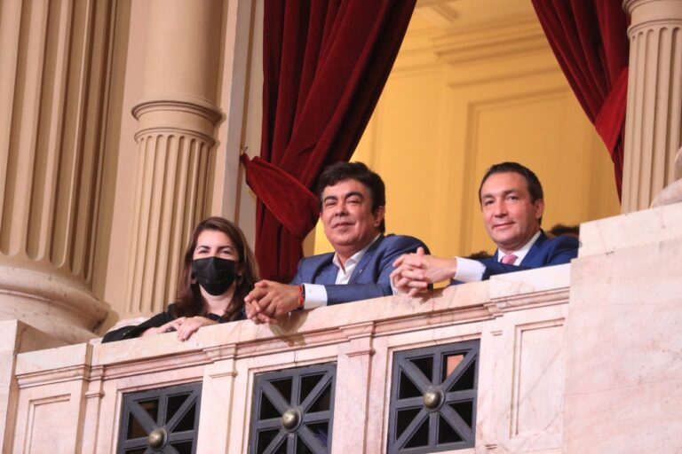 Fernando Espinoza presenció la apertura de las sesiones legislativas ordinarias en el Congreso