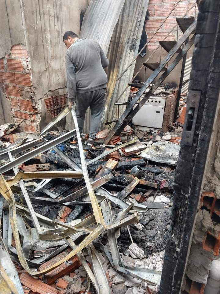 Incendio en La Tablada: Realizan una colecta para ayudar a una familia que perdió todo