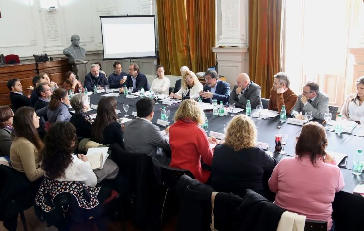 Educación bonaerense: Alberto Sileoni se reunió con legisladores para analizar y repasar su gestión 