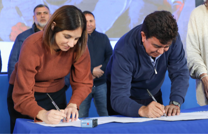 Espinoza y Alonso firmaron un convenio de apoyo para las familias de La Matanza