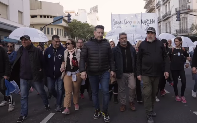 Gustavo Menéndez marchó a Plaza de Mayo con la militancia de Merlo