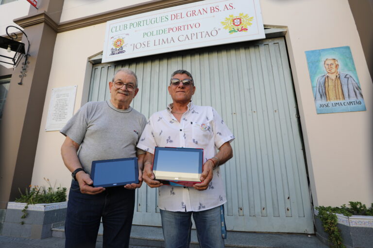 La Matanza: El municipio entregó celulares y tablets a personas mayores