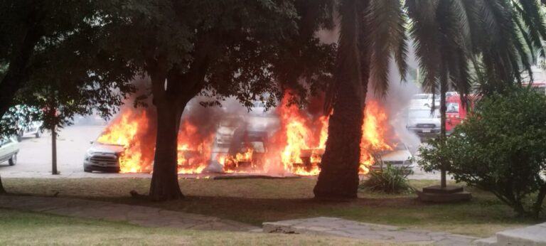 Incendio en un estacionamiento de Villa Celina 