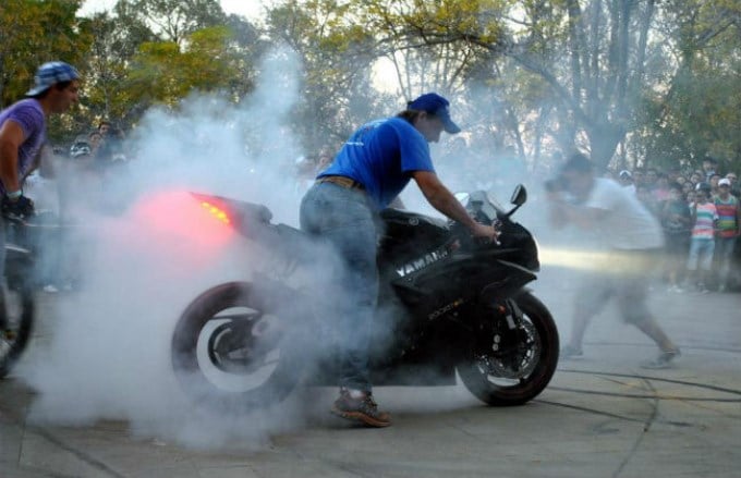Alerta vecinal en Tapiales: Emiten un reclamo ante los alborotos nocturnos de motocicletas