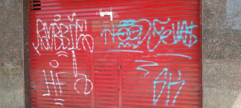 Tapiales: Vecinos y comerciantes denuncian actos de vandalismo 
