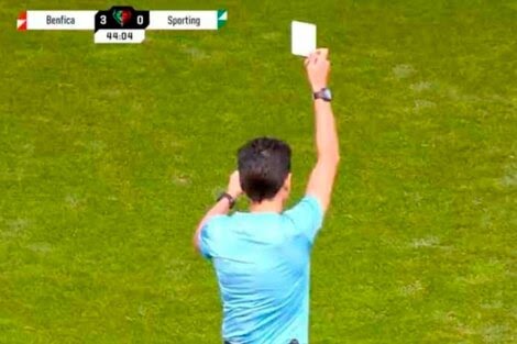 Mostraron la primera tarjeta blanca en un partido de fútbol en Portugal 