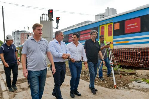 Funcionarios locales y ferroviarios recorrieron las obras de puentes modulares en Ramos Mejía