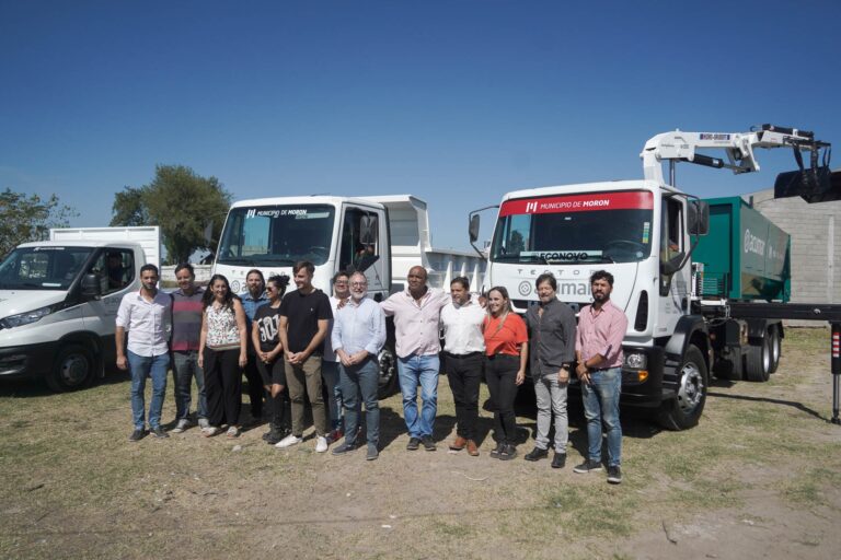 Morón: ACUMAR entregó nuevos camiones para la gestión de residuos