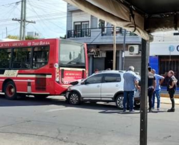 Villa Madero: Robo tras un accidente en Vélez Sarsfield