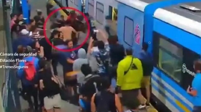 Pasajeros del tren Sarmiento frustraron el intento de secuestro de un niño