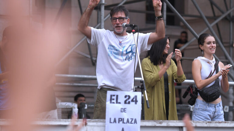 El padre “Paco” Olveira continúa su huelga de hambre frente a Tribunales