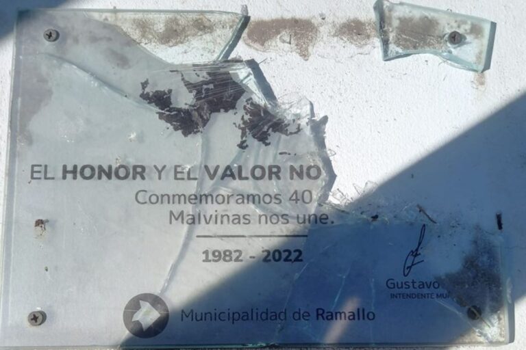 Denunciaron vandalismo hacia placas y recordatorios de los ex combatientes en las Islas Malvinas