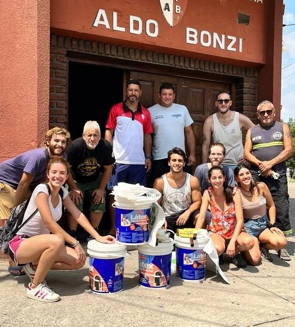 Aldo Bonzi: Vecinos donaron a la Sociedad de Fomento materiales para pintar la sede