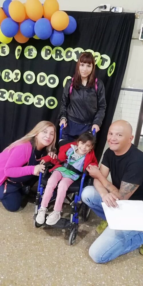 Donaron una silla de ruedas a una niña de Aldo Bonzi