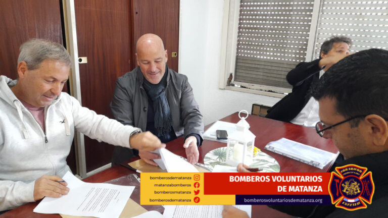 Ramos Mejía: Los bomberos firmaron un convenio con SportClub para equipar las instalaciones de “Bomberitos”