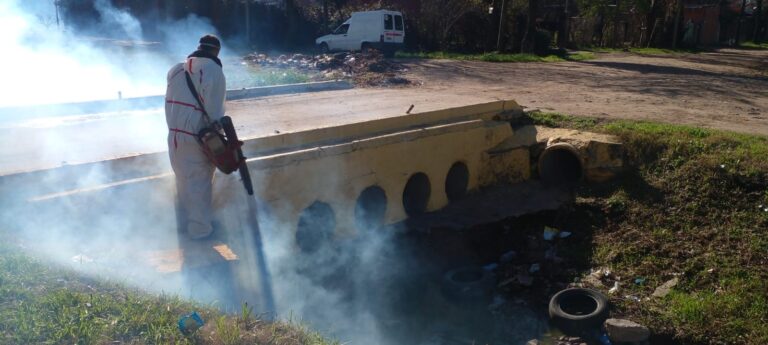 Merlo: Fumigación en arroyos y barrios de Pontevedra