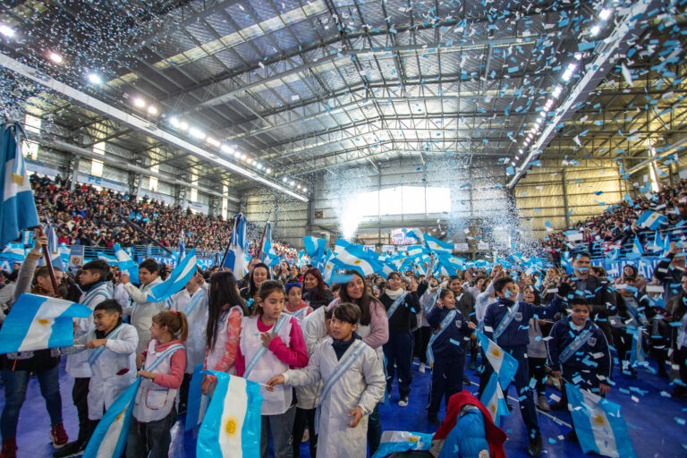 Más de 10 mil alumnas y alumnos de La Matanza prometieron lealtad a la bandera en el mes de junio