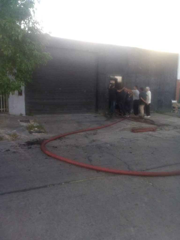 Incendio en una fábrica de La Tablada