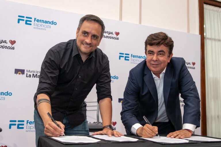 Fernando Espinoza y Juan Cabandié firmaron un convenio para instalar una Central de Energía Solar en La Matanza